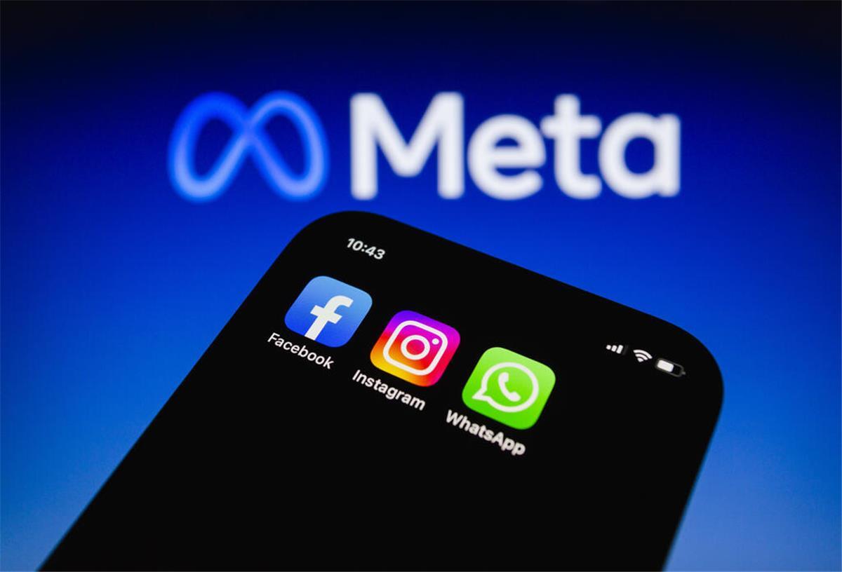 WhatsApp lässt Account auf mehreren Smartphones nutzen WhatsApp-Logo auf Handy