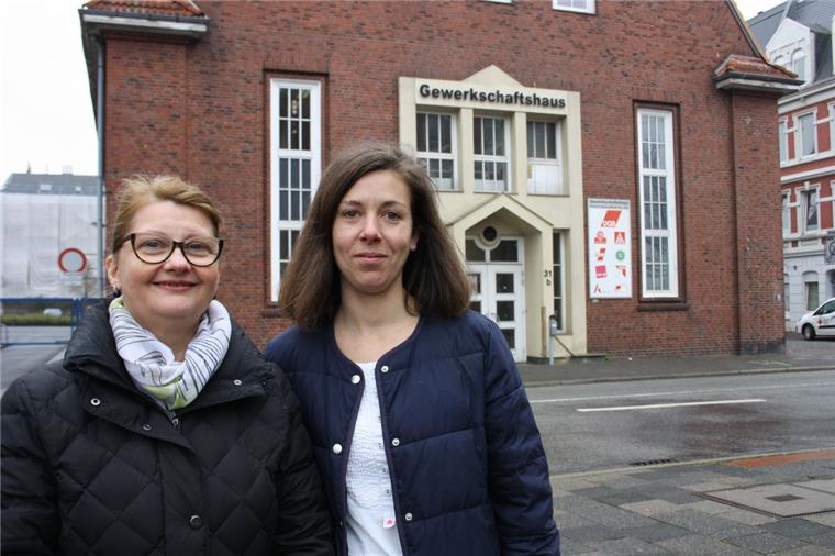 Bremerhaven: Beratung für ausgebeutete Wanderarbeiter Beraterin Mariana Cata (links) war in Rumänien 20 Jahre lang als Juristin tätig. Eliza Vladimirova hat bereits in Niedersachsen und in Hamburg mobile Beschäftigte beraten.