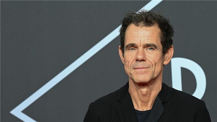 Tykwer-Film mit Lars Eidinger eröffnet die Berlinale Bereits 2002 und 2009 hatte Regisseur Tom Tykwer die Berlinale eröffnet.