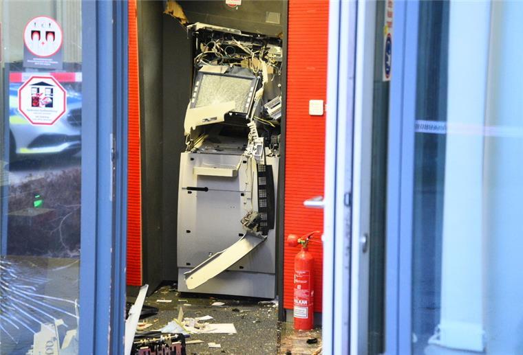 Niedersachsen: Rekordwert bei Sprengung von Geldautomaten Ein gesprengter Geldautomat in einer Filiale der Santanderbank