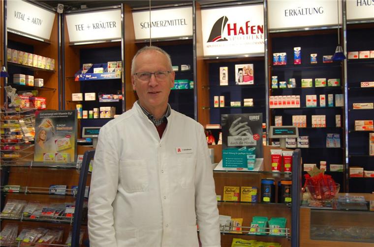 Hafen-Apotheke stellt nach 125 Jahren in Familienbesitz Betrieb ein Bereits in dritter Generation leitet Volker Schmidtmann seit über 30 Jahren die Hafen-Apotheke. Zum Jahresende heißt es, Abschied nehmen.