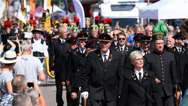 Hunderte Bergleute locken Besucher in den Harz Bereits seit Donnerstag und noch bis Sonntag wird in der Stadt gefeiert.