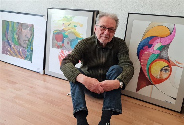 Bremerhaven: Kunstspaziergang eröffnet die Schillermeile Ein Mann sitzt vor Kunstwerken