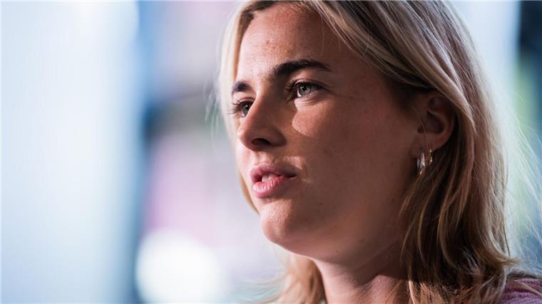 Berichtet über Teamaussprache: Laura Freigang