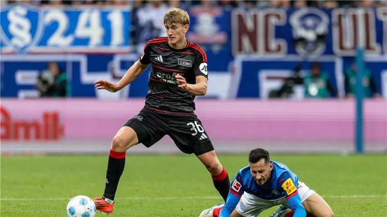 2:0 bei Rothe-Rückkehr in Kiel: Union siegt wieder auswärts Berlins Aljoscha Kemlein (l) und Kiels Steven Skrzybski kämpfen um den Ball.