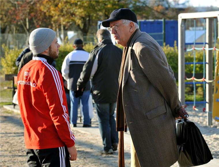 Bernd Günther will sich wieder im Bremerhavener Fußball engagieren Bernd Günther engagierte sich von 1989 bis 2015 bei seinem Heimatverein FC Bremerhaven (vorher VfB Lehe).