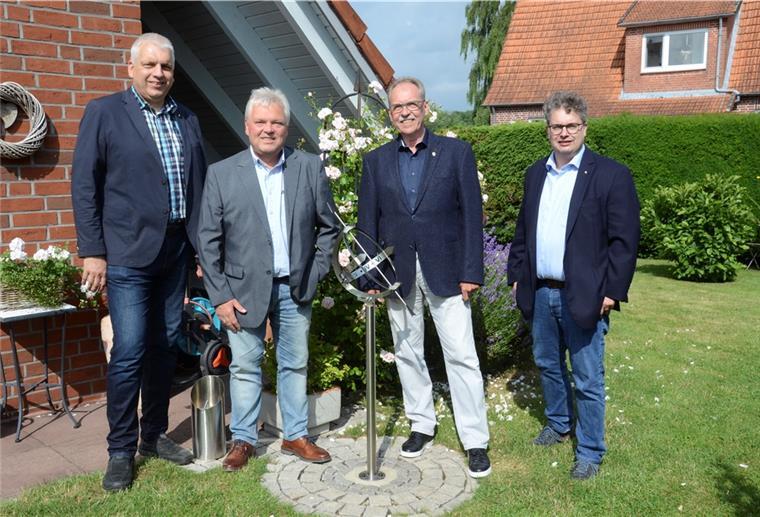 Bernd Schleßelmann will Bürgermeister werden Das Foto zeigt den Bürgermeisterkandidaten mit Vertretern der Selsinger CDU-Spitze.