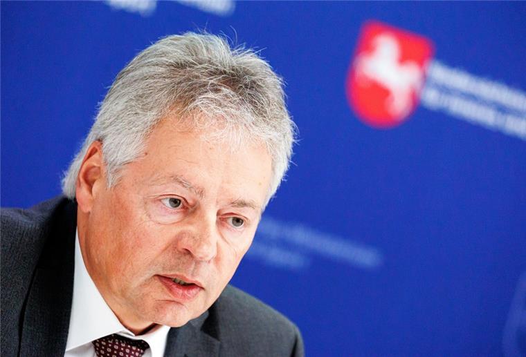 Bernhard Witthaut, Präsident Verfassungsschutz Niedersachsen, spricht bei der Vorstellung des Verfassungsschutzberichtes 2021 im niedersächsischen Innenministerium. 