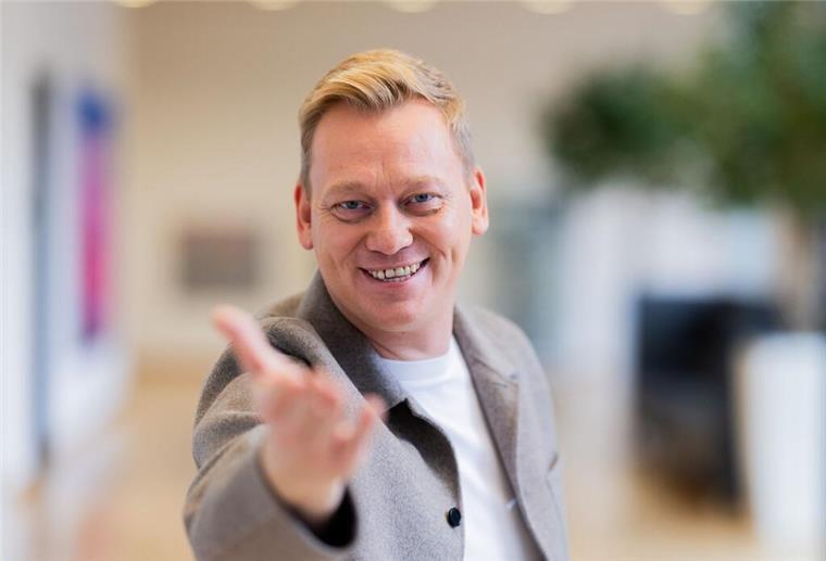 Schlagerparty Bremen Olé: Knossi, Mia Julia und „Heil Hitler“ Berühmt aus Web und TV: Knossi war auch bei Bremen Olé zu Gast.