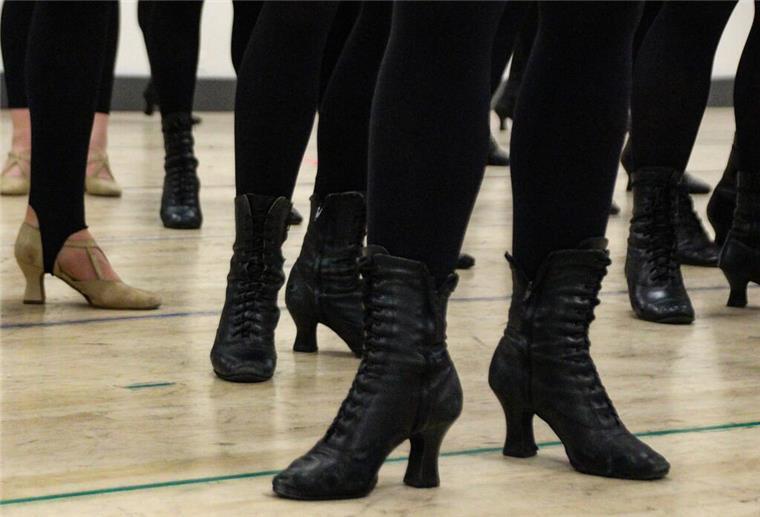 100 Jahre Showtanzgruppe „Rockettes“ - noch zeitgemäß? Berühmt sind die „Rockettes“ vor allem dafür, dass sie ihre Beine minutenlang immer wieder synchron bis auf Augenhöhe schwingen.