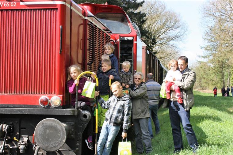 Bremerhaven - Bad Bederkesa: Museumsbahn startet in neue Saison Besonders für Familien ist die Fahrt mit dem historischen Zug immer ein abenteuerliches Erlebnis.