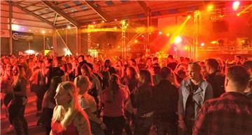 Beste Stimmung bei der Mittsommernachtsparty 2019 in Bramel.