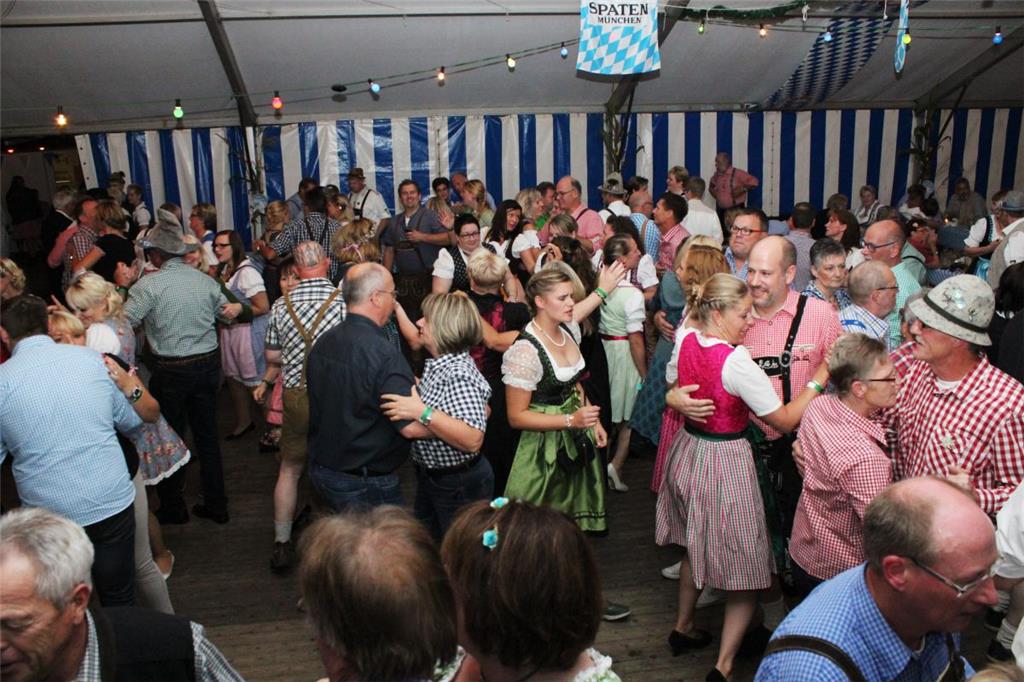 Beste Stimmung herrschte im Festzelt beim Oktoberfest der Nordholzer Schützen