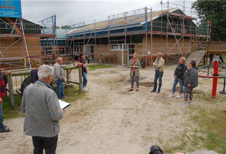 Rodenkirchen: Kita soll im August wieder öffnen Besuch auf der Baustelle: Die Mitglieder des Infrastrukturausschusses des Gemeinderats ließen sich über den Stand der Sanierung der Kita Regenbogen informieren.