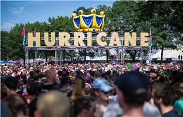 Besucher erden beim "Hurricane" auf eine Geduldsprobe gestellt. Das Festival wird am Freitag für zwei Stunden unterbrochen.
