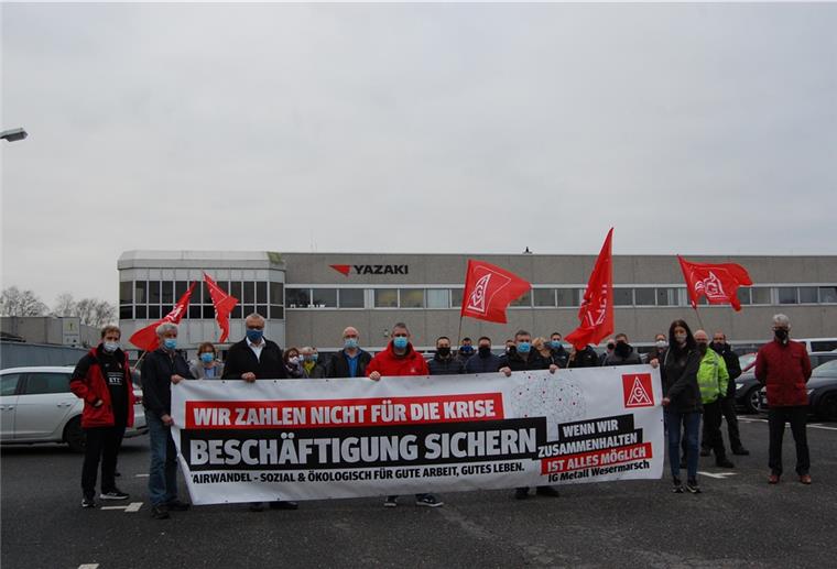 Gemeinsames Ziel: Yazaki-Standort in Brake erhalten Betriebsrat, Beschäftigte, IG Metall und Stadt setzen sich für den Erhalt des Braker Yazaki-Standorts ein. Das machten sie am Mittwochvormittag vor dem Werk deutlich.