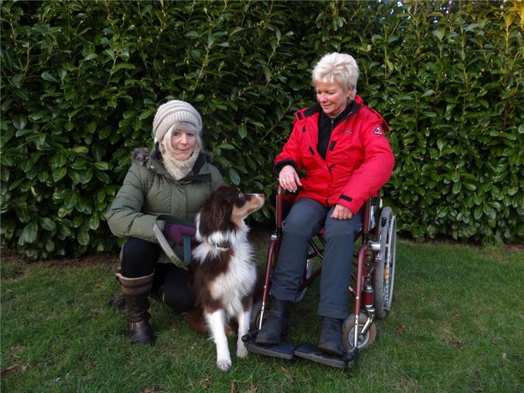 Therapeut mit treuem Blick: Wie Tiere Menschen helfen Bettina Fuhrmann (links) lässt sich und ihren Hund Odin von Marianne Brand (rechts) zum Therapiebegleithunde-Team ausbilden. Foto Toppke