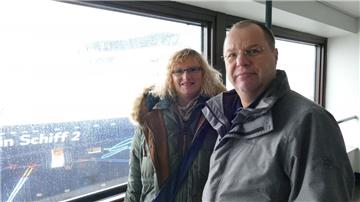 Bettina Kaduk und Dirk Schellenbeck aus Hemer in Nordrhein-Westfalen gehen erst ...