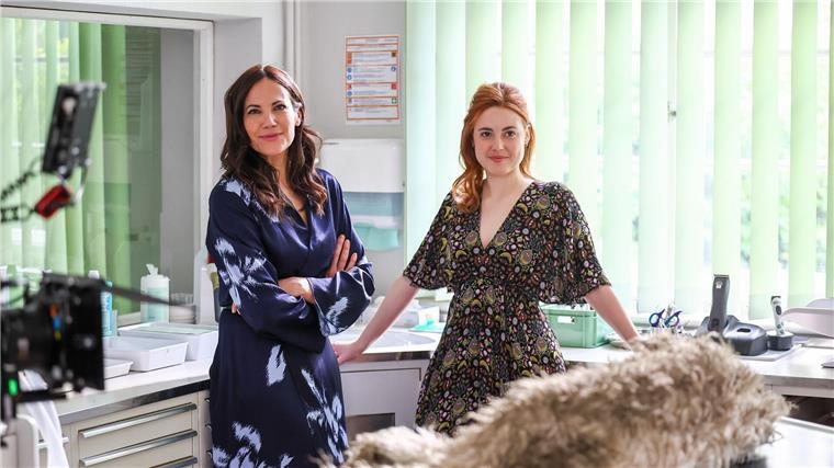 Neue Tierarzt-Filmreihe: „Zwei Frauen für alle Felle“ Bettina Zimmermann (l) und Meriel Hinsching übernehmen als Tierärztinnen in „Zwei Frauen für alle Felle“ gemeinsam eine Praxis.