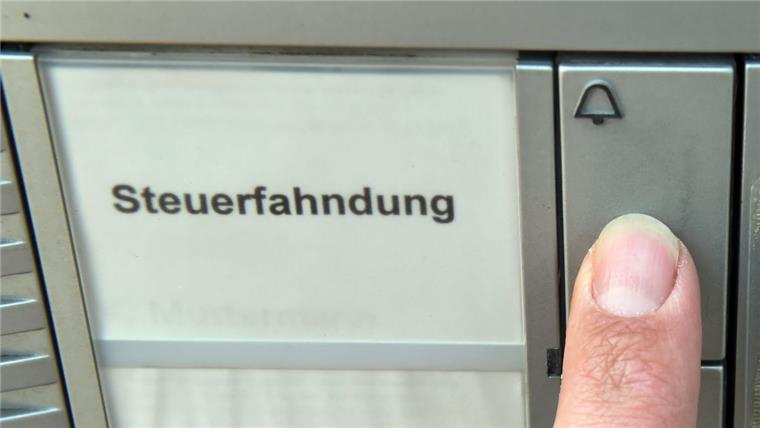 Steuerhinterziehung: Förderverein Ringstedt zeigt sich selbst an Bevor die Steuerfahndung beim Förderverein in Ringstedt vor der Tür steht, hat sich der Verein wegen Steuerhinterziehung selbst angezeigt.