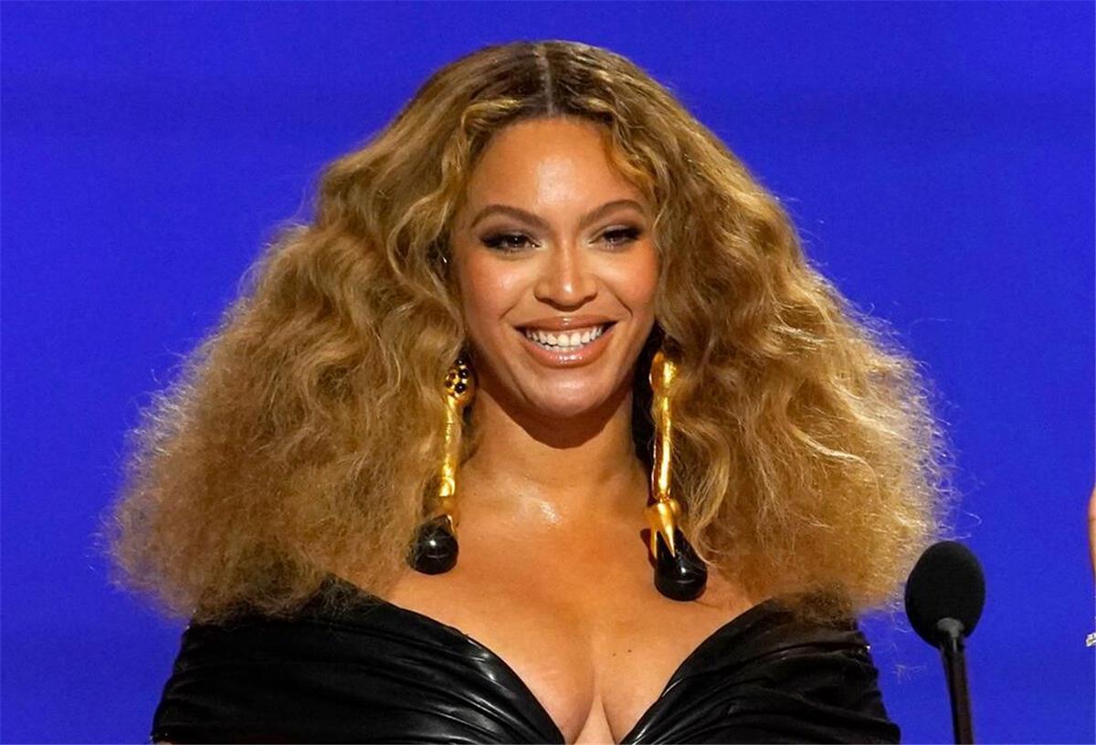 Beyoncé bekommt Emmy für Kostüme bei NFL-Halbzeitshow Beyoncé wurde unter ihrem bürgerlichen Namen Beyoncé Knowles-Carter gemeinsam mit einem Team aus Designern als Gewinnerin aufgeführt. (Archivbild)