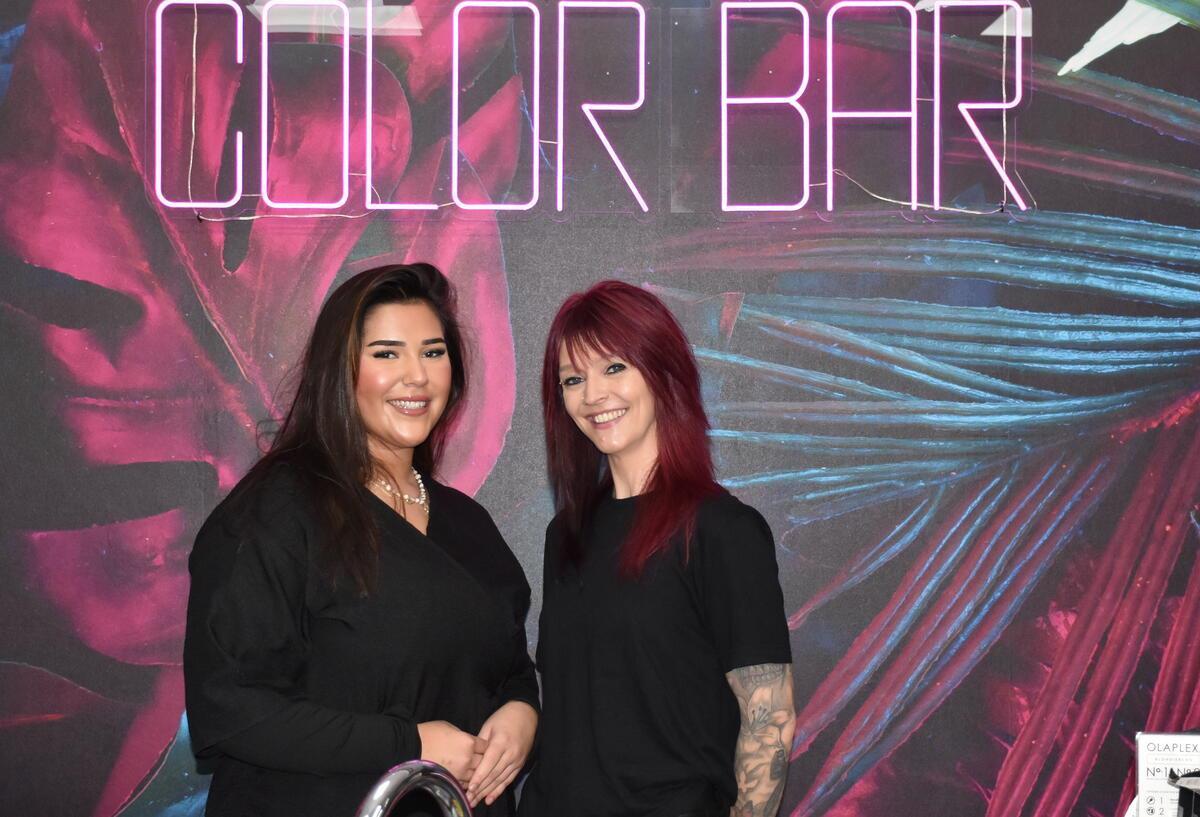 „Jenny - for hair“ im Herzen von Bremerhaven Beyza Celik (links) und Jennifer Söhl