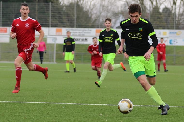 Nordenhamer A-Junioren steuern auf Landesliga-Kurs Bezirksliga-Spitzenreiter JSG TSV Abbehausen/1. FC Nordenham (schwarze Trikots) besiegte den Tabellendritten GVO Oldenburg mit 5:1.