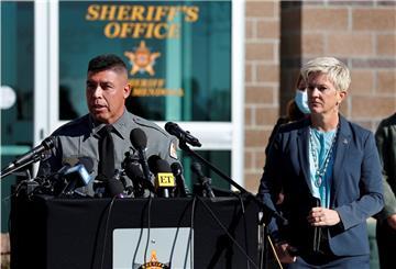 Sheriff von Santa Fe County und die Bezirksstaatsanwältin von Santa Fe äußern sich zum tödlichen Schuss bei Dreharbeiten mit Alec Baldwin.