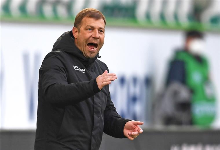Nach 0:4-Pleite: Bielefeld-Fans bestellen Profis zum Rapport Bielefelds Trainer Frank Kramer ist erbos über die Leistungen seiner Mannschaft. „Sie haben sich nicht genügend gewehrt“, bestätigte er den aufgebrachten Fans.