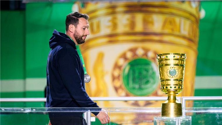 Bielefelds Trainer Mitch Kniat hätte den DFB-Pokal auch gern genommen. Seine Mannschaft musste sich gegen VfB Stuttgart aber geschlagen geben.