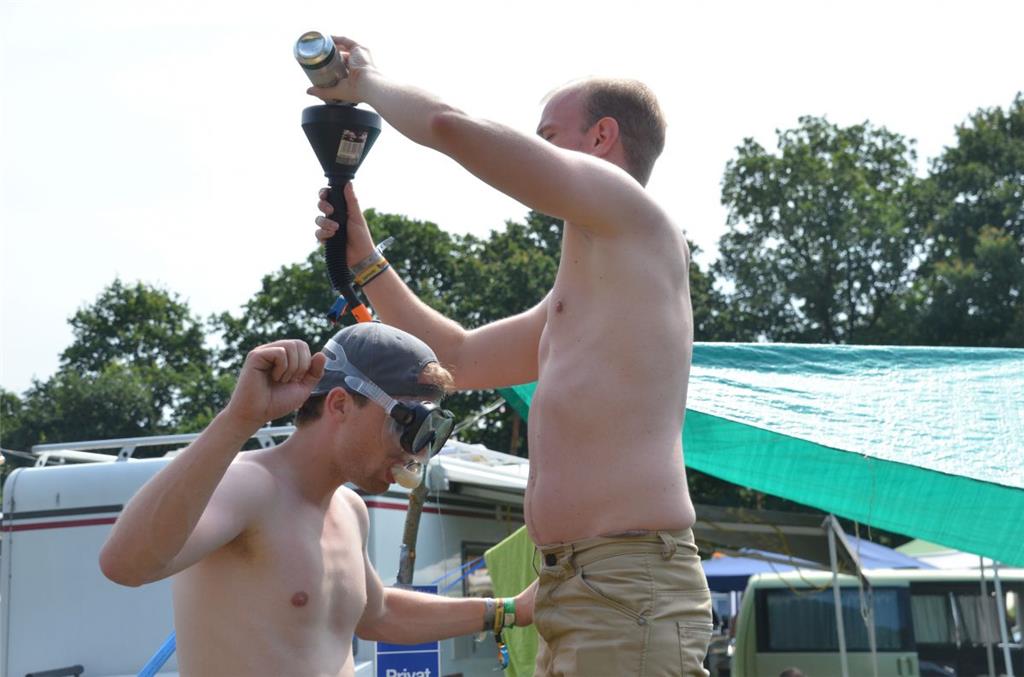 Bier-Trichtern ist bei den Festival-Gästen total angesagt. 
