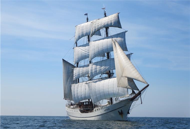 Bietet im Oktober Törns auf der Außenweser an: das elegante Segelschiff „Artemis“.