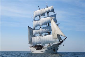 Bietet im Oktober Törns auf der Außenweser an: das elegante Segelschiff „Artemis“.