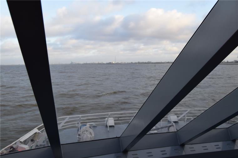Saisonstart: Mit dem "Halunder Jet" nach Helgoland Der "Halunder Jet" hat die Saison eröffnet: Bis Ende Oktober katapultiert er mit 9500 PS die Gäste von Cuxhaven nach Helgoland und zurück.