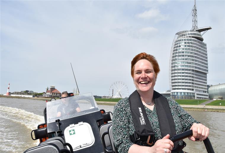 Mit 35 Knoten von Bremerhaven zu den Leuchttürmen