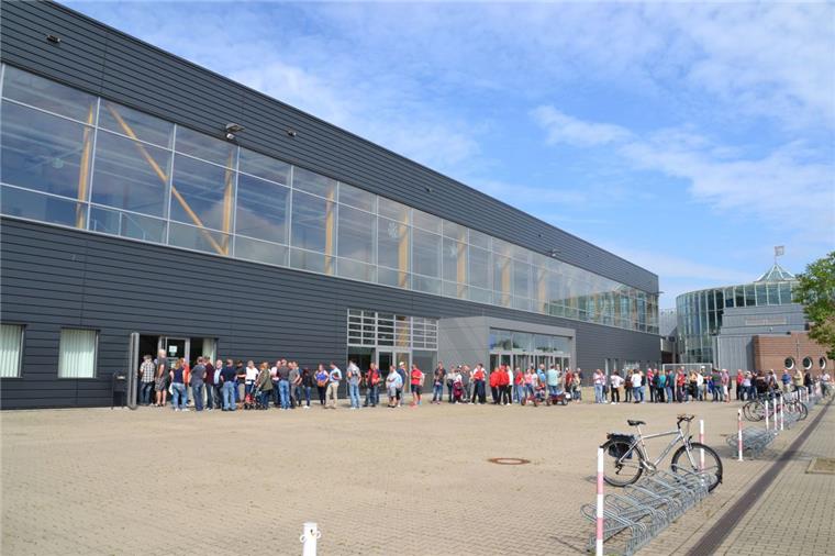 Verkaufsstart der Saisontickets sorgt für Andrang bei den Fischtown Pinguins