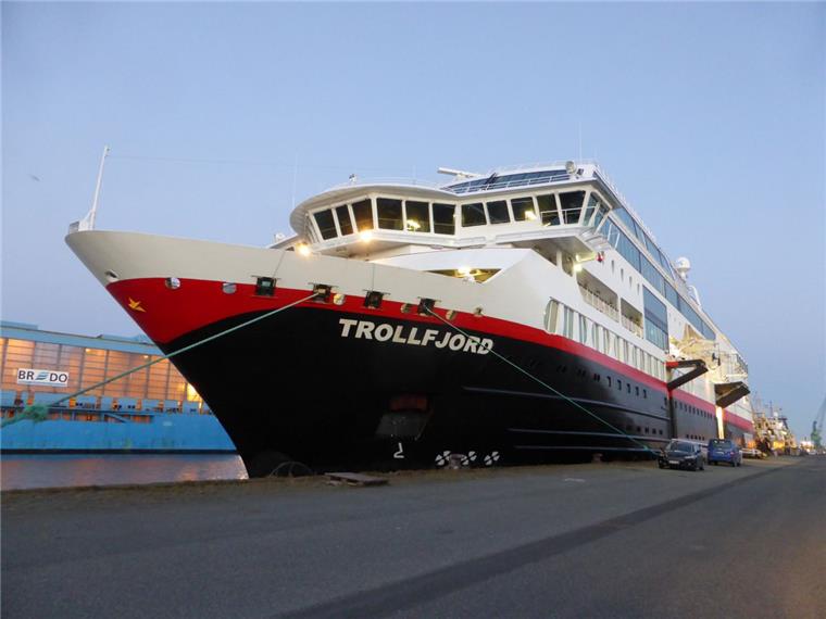Bredo überholt norwegisches Postschiff