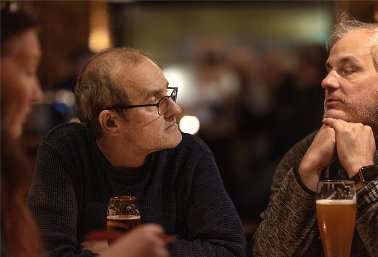 Schnack-Bar: Willis Gin-Premiere und andere Defizite Podewitz