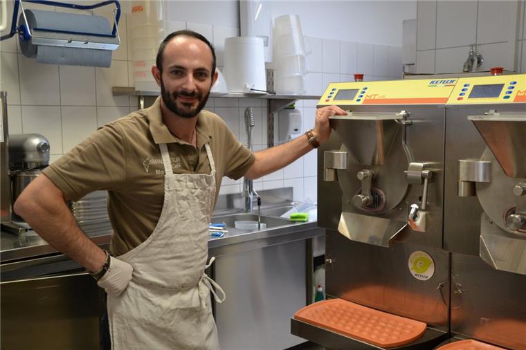 Der Preis je Kugel variiert bei den vier getesteten Eisdielen zwischen 1 Euro und 1,20 Euro. Einige Eisverkäufer überlegen bereits aufgrund steigender Kosten in der Produktion, das Eis teurer zu machen.