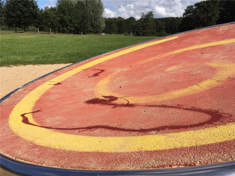 So eine Schweinerei: So sah der Spielplatz in Speckenbüttel aus So eine Schweinerei: So sah der Spielplatz in Speckenbüttel aus