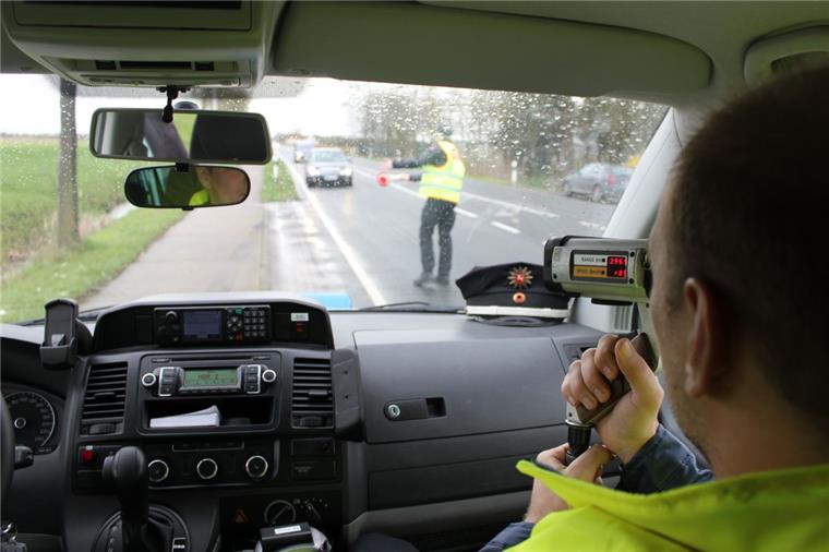 Polizei erwischt in der Wesermarsch in zwei Wochen 488 Verkehrssünder Polizei erwischt in der Wesermarsch in zwei Wochen 488 Verkehrssünder