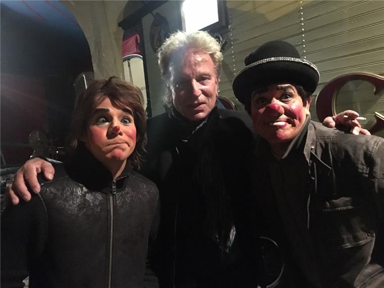 Siegfried und Roy besuchen Freund Bernhard Paul im Circus Roncalli Siegfried Fischbacher (links) únd Roy Horn (rechts) besuchten ihren Freund Bernhard Paul (mit Assistentin Doro Kipp) im Circus Roncalli.