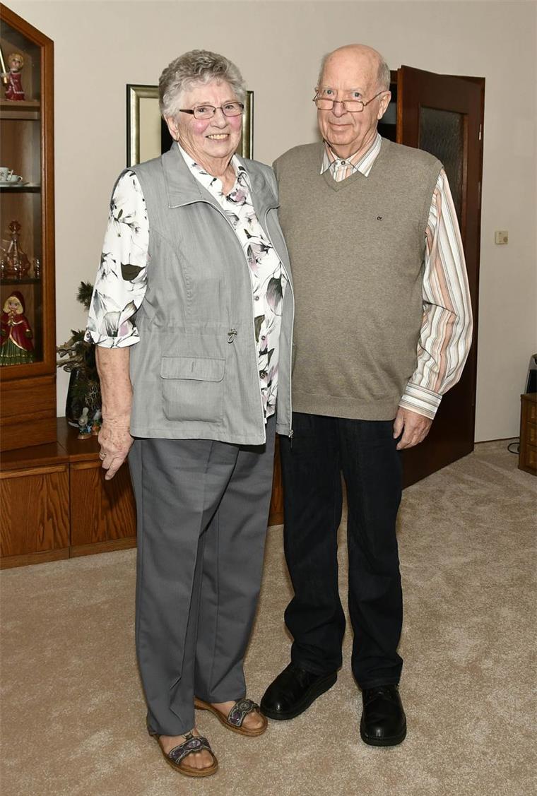 Diamantene Hochzeit: Diese Cuxländer sind 60 Jahre verheiratet Erika und Wilfried Kuhl haben am 17. Januar 1958 in Padingbüttel geheiratet. Heute feiern sie in Nordholz ihre diamantene Hochzeit.