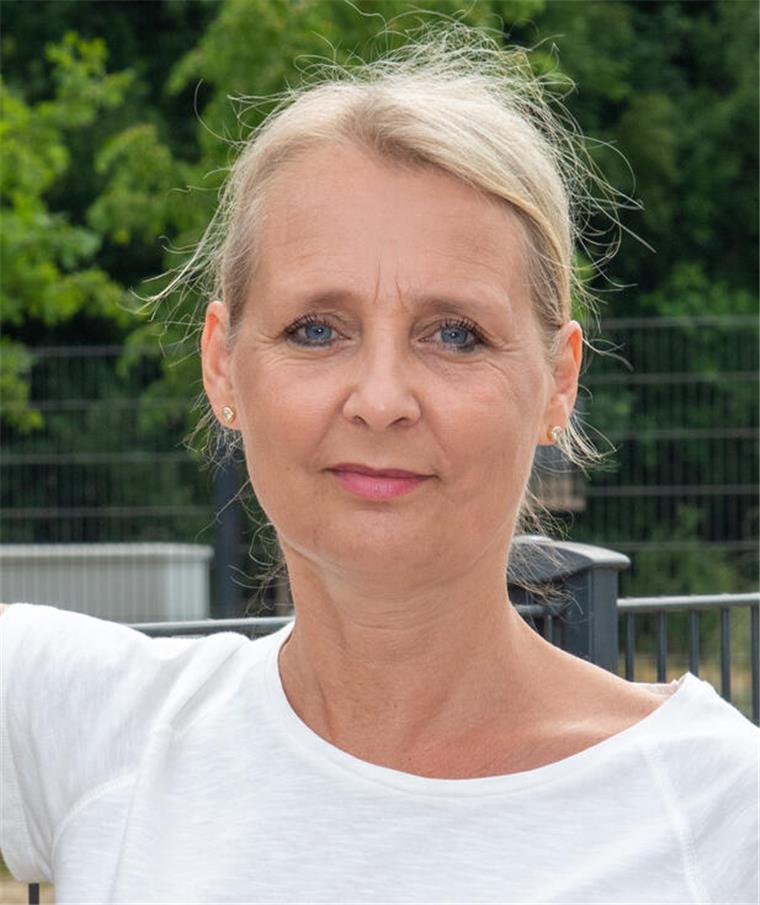 Wie das Tierheim ein irisches Rennpferd vor der Schlachtbank in Rumänien rettete Wie das Tierheim ein irisches Rennpferd vor der Schlachtbank in Rumänien rettete