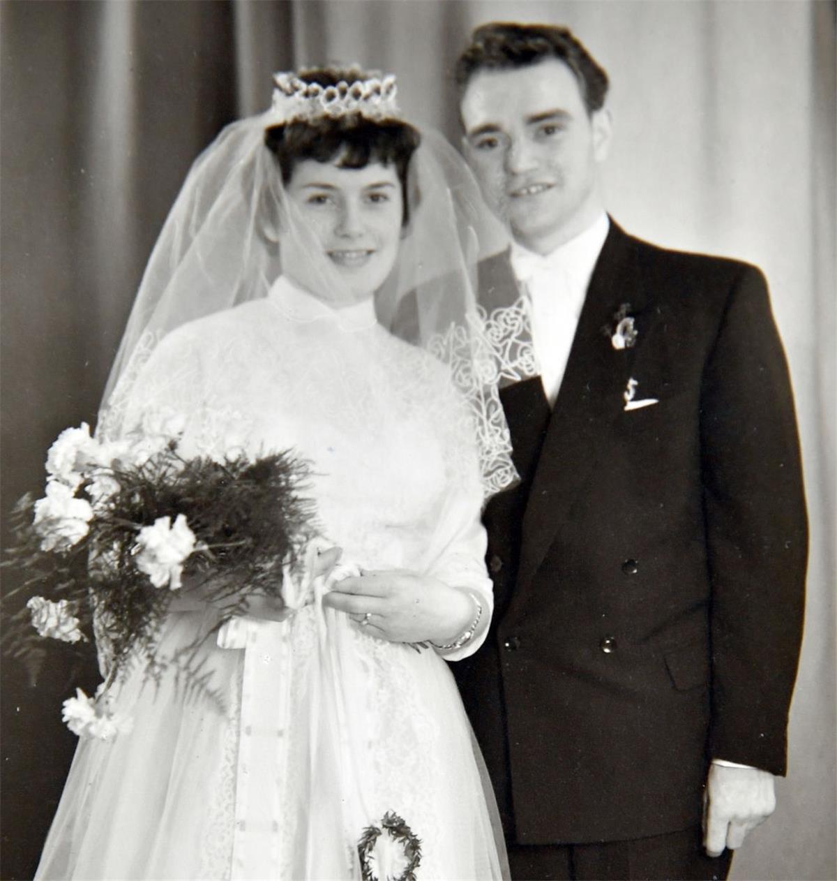 Diamantene Hochzeit in Lehe: Mit guter Laune durch 60 Jahre Ehe Die Eheleute Marianne und Hans Hinrichs aus Bremerhaven-Lehe feiern ihre diamantene Hochzeit.