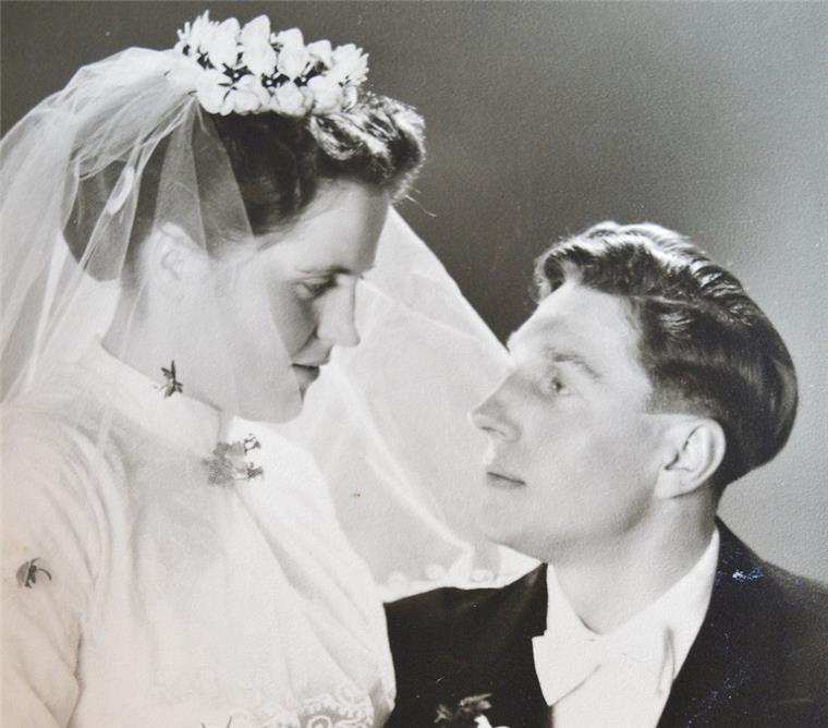 Es funkt beim Kartoffelroden: Ehepaar Ehlen aus Weertzen feiert diamantene Hochzeit Es funkt beim Kartoffelroden: Ehepaar Ehlen aus Weertzen feiert diamantene Hochzeit