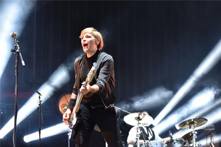 Hurricane in Scheeßel: Die Bilder vom ersten Festivaltag Festivalstimmung: Vor der Bühne wird ordentlich abgerockt.