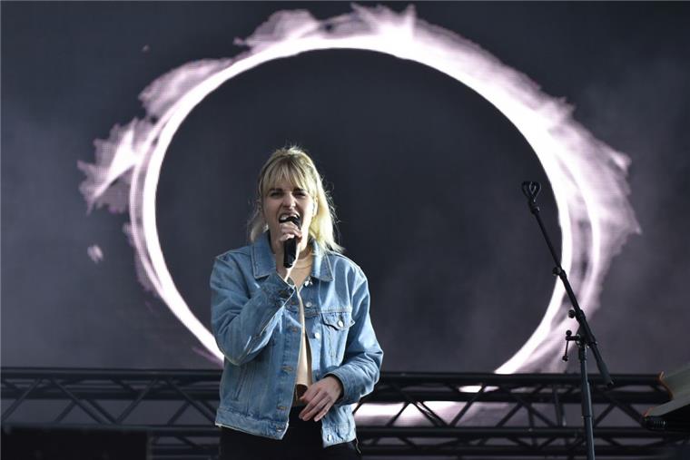 Hurricane in Scheeßel: Die Bilder vom ersten Festivaltag Festivalstimmung: Vor der Bühne wird ordentlich abgerockt.
