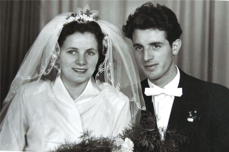 Diamantene Hochzeit in Sittensen: Zum Feiern in die alte Heimat Sind seit 60 Jahren glücklich miteinander verheiratet: Helma und Heinrich Kok aus Sittensen. In einem Tanzcafé im Wilhelmshavener Stadtteil Rüstersiel lernten sie sich einst kennen.