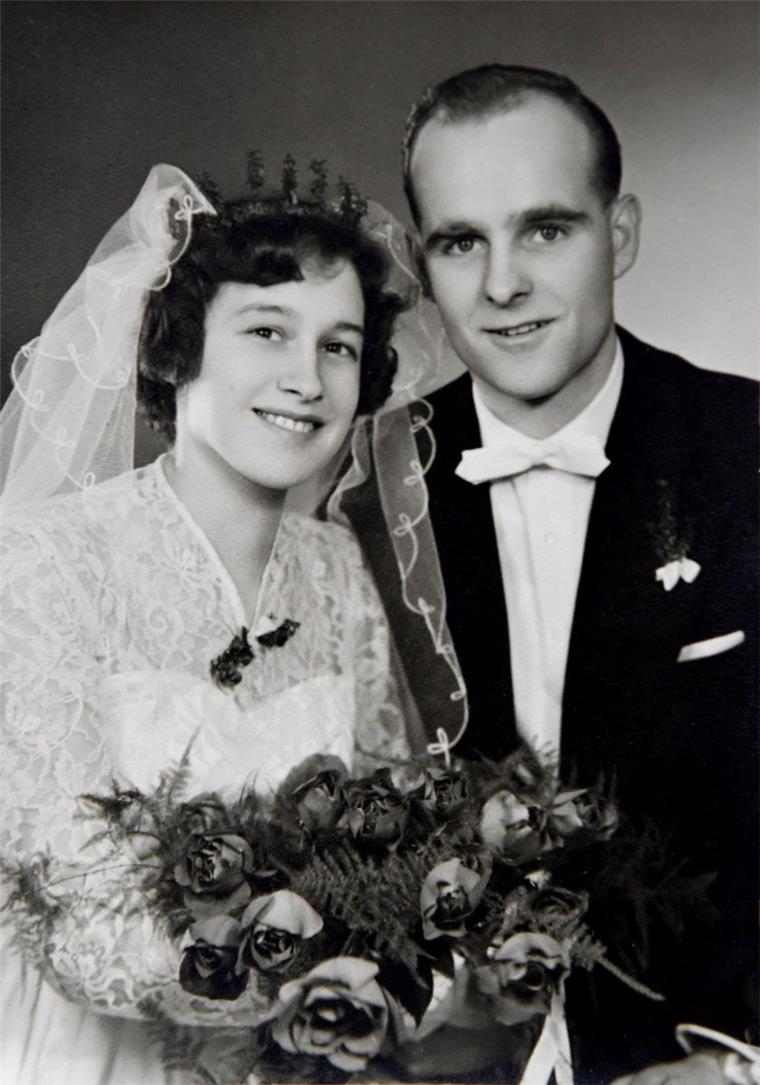 Diamantene Hochzeit in Geestemünde: Beim Schlittschuhlaufen geneckt Urte und Werner Rübcke aus Geestemünde feiern ihre diamantene Hochzeit.